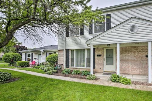 Busse Woods Townhome Retreat in Elk Grove Village