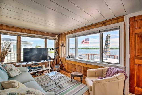 Waterfront Cape Cod Cottage with Beach & Deck!