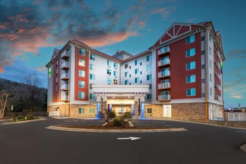 Holiday Inn Express & Suites Asheville Downtown