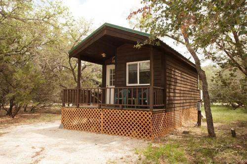 Medina Lake Camping Resort Cabin 6