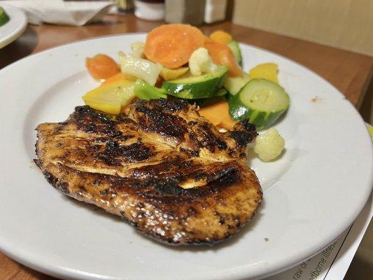 Kids' grilled chicken with vegetables