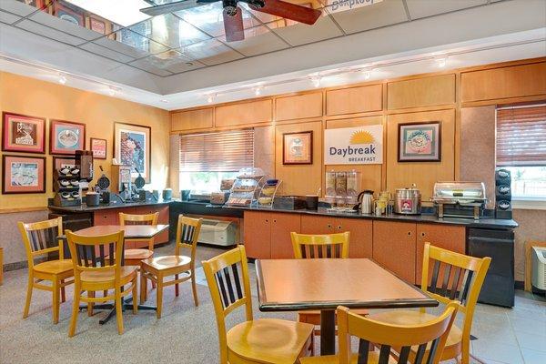 Coffee Spot featuring a complimentary hot breakfast buffet for registered guests.