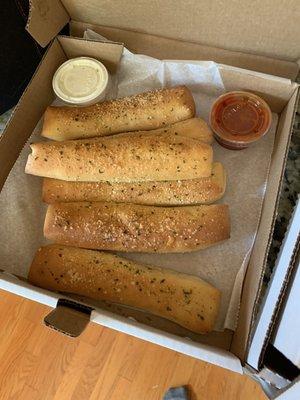 Breadsticks with marinara and ranch