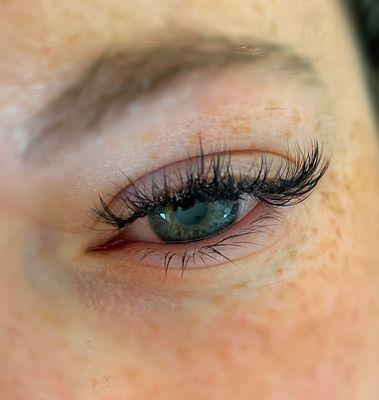 Light volume set of lash extensions