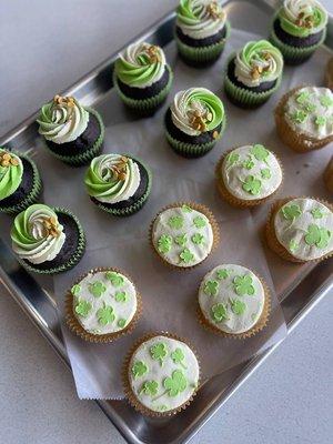 Vanilla & Chocolate Cupcakes