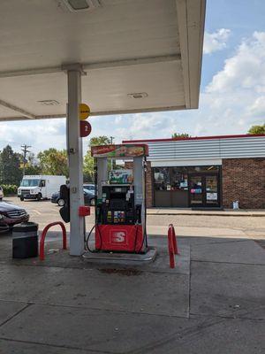 Gas pump and store