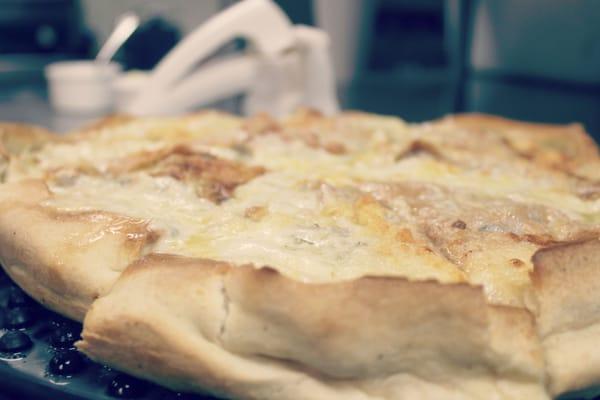 Chicago Style Stuffed Garlic Chicken Pizza