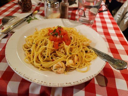 Sauteed shrimp scampi with spaghetti