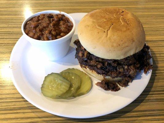 Full Pull Sandwich with Baked Beans