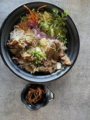 41. Vermicelli with Sauted Beef , Lemongrass, Onions and Bean Sprouts