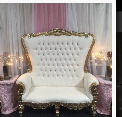 Throne chair available for all occasions