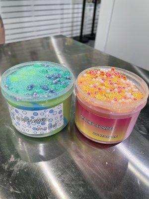 Cloud slime - 5 toppings - 2 scents - 2 colors.