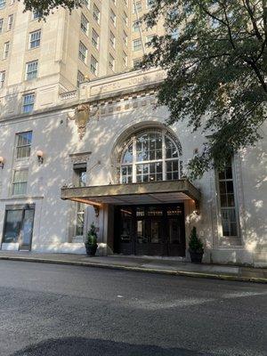 Entrance of the The Jhon Marshall building on 5th street .