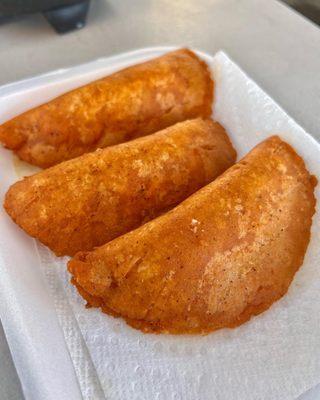 Empanadas de camarón.