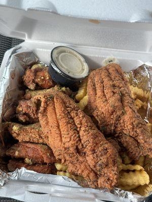 Catfish and wings w/fries