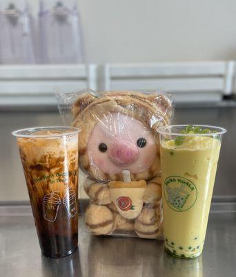 Thai Milk Tea (Left) and Pineapple Smoothie with Green Apple Popping Pearls (Right)