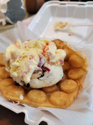 Bubble cone with strawberry cheesecake and cookies and cream icecream