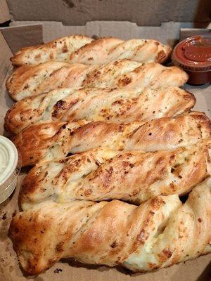 Cheese garlic twists