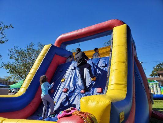 Your kids love Climbing and Slides?