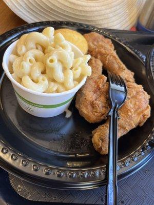 Fried chicken with Mac and cheese