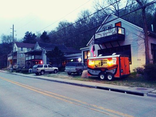 Where the ship is docked in Eureka Springs