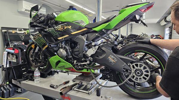 Ninja 600 ZX6R in for Service.