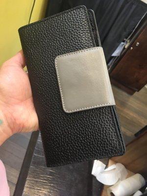 Matching wallet. Tired of losing all my expensive bags so this is perfect at 29 dollars.