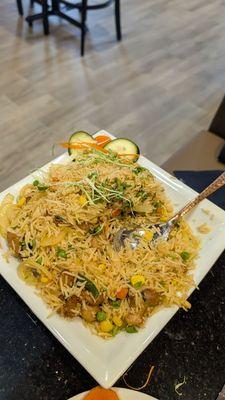 Himalayan fried rice with chicken