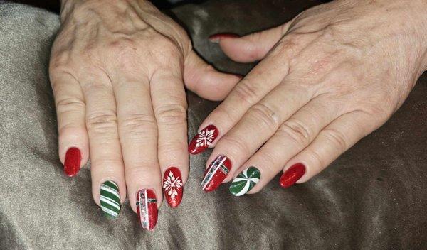 Beautiful Christmas Nails