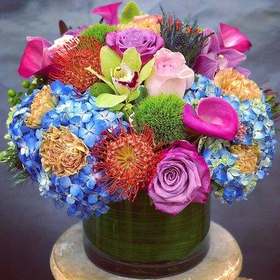 Bold & colorful pave style. For more designs and arrangements please find us on instagram @finishingtouchflorist_bellevue