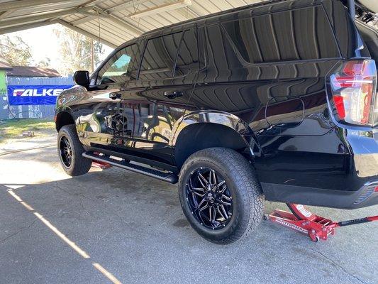 Thanks to Chester and the crew for slapping on new wheels on my Tahoe "GEAT SERVICE "