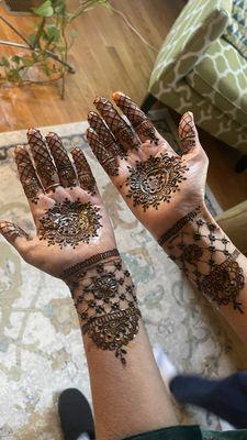 Mehndi by Farhana.