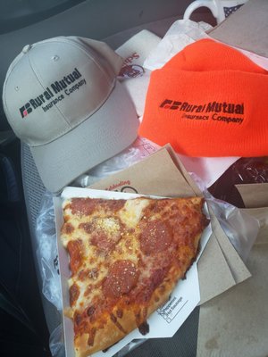 Wow quite frankly the BEST gas station pizza!   Actually, some of rhe best pizza overall-absolutely worth the stop!