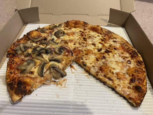 1/2 onion-mushroom 1/2 cheese pizza