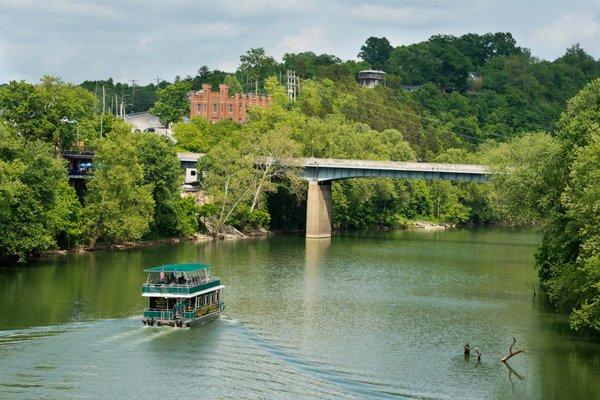 Cruising Downtown Frankfort Kentucky on the Kentucky River!