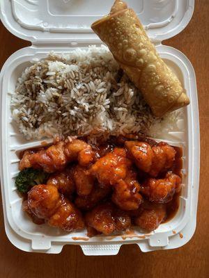 General Tsao's Chicken combo with white rice and egg roll