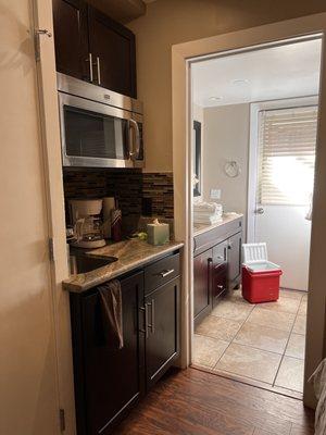 Little kitchenette area. Microwave, sink, accessories