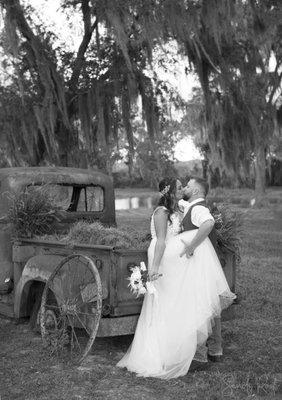 Beautiful country wedding couple in the perfect location.