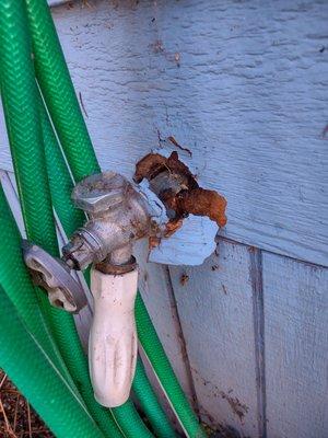 The damaged water spigot