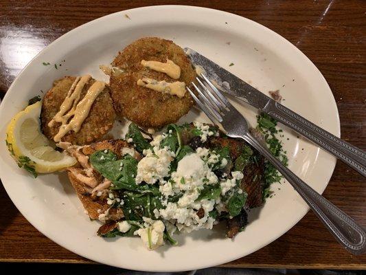 Salmon florentine with fried tomatoes