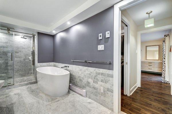 Fall back in love with your bathroom.  Complimentary bath remodeling quotes. Hassle-free bath remodeling.