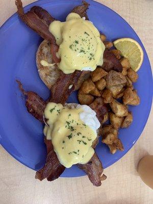 Black stone (Classic Eggs Benedict with hickory smoked bacon).