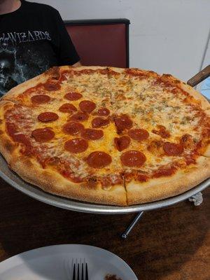 Medium New York Style Pizza (half pepperoni half sausage)