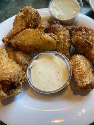 Garlic Parmesan wing- I didn't taste any garlic or parmesan? They were juicy and tasted good but I wouldn't call these Parmesan garlic