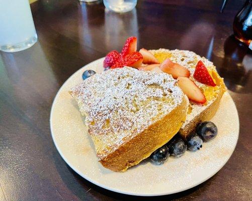 Half order of French toast with fresh fruit (and lemonade).