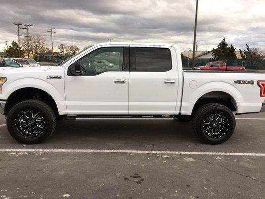 2016 F150 lifted with 20" rims and 35" tires