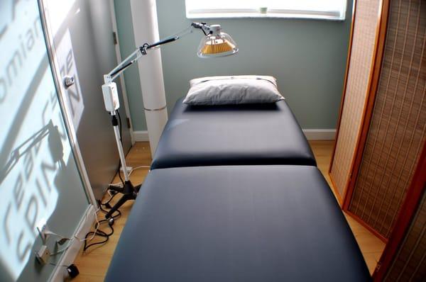 Acupuncture treatments are either given on this comfortable massage table or on the well known Lafuma reclining chair