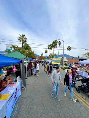 Lots of vendors and food trucks!