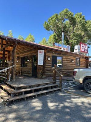 2Z's BBQ cabin next to the Wind River