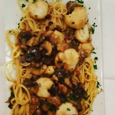 Scallops sauté over linguini